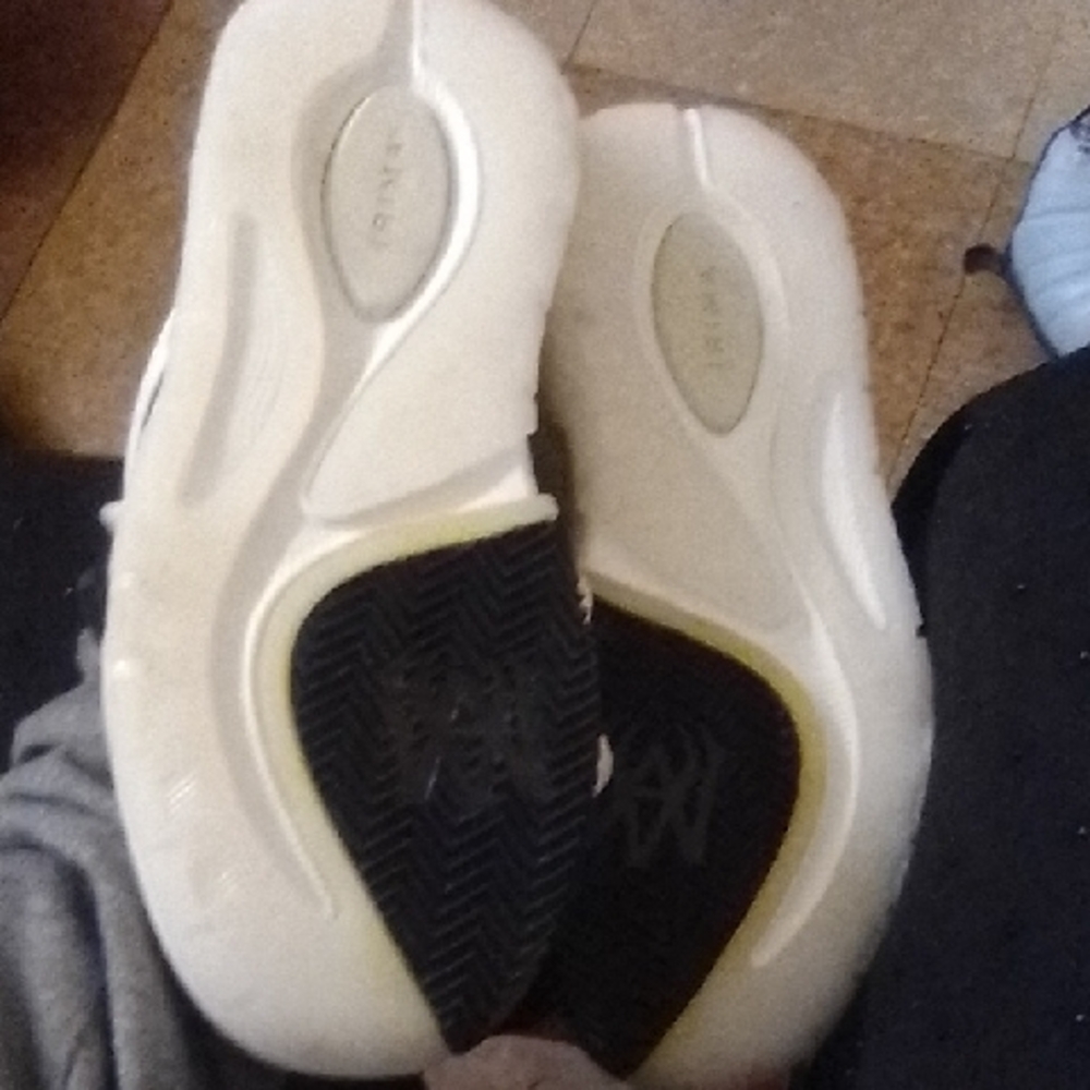 AMIRI Monochrome Logo Sneakers - Picture 6 of 7
